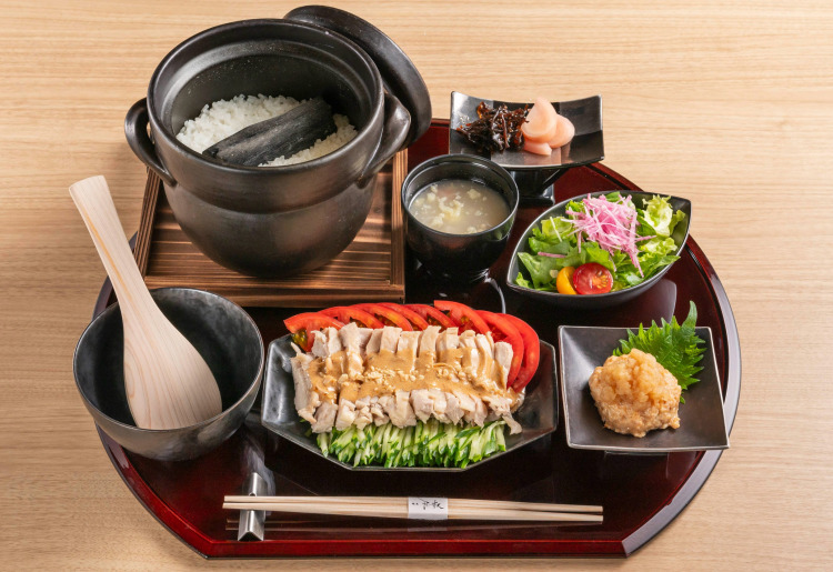 冷製蒸し鶏の胡麻だれ御膳
